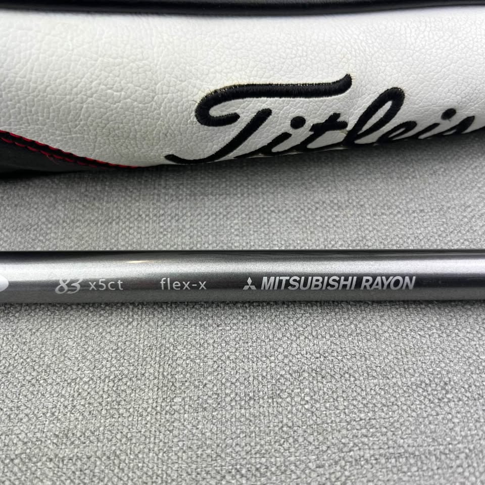 Titleist 910F Fairway 4 Wood - X Flex / 17 Degree