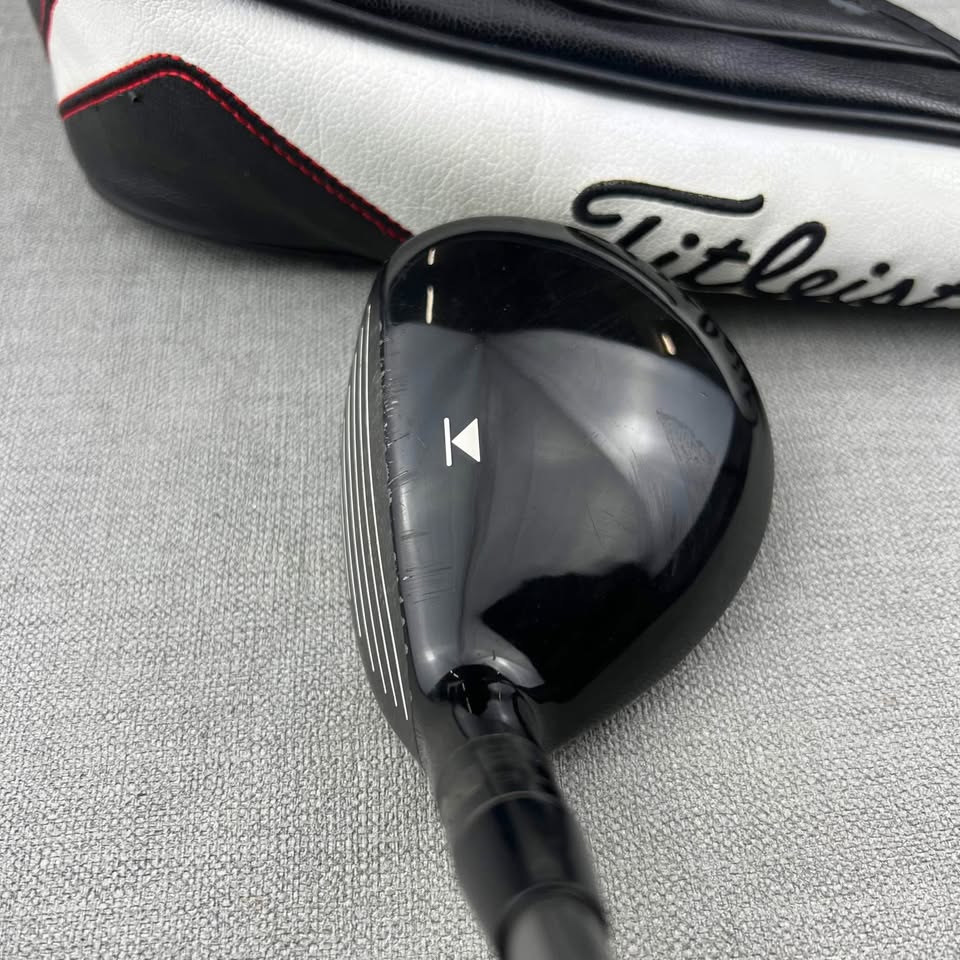 Titleist 910F Fairway 4 Wood - X Flex / 17 Degree