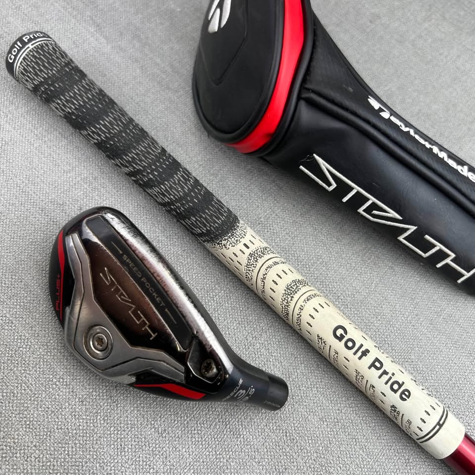 Taylormade Stealth Plus 3 Hybrid - Stiff Flex / 19.5 Degree Adjustable