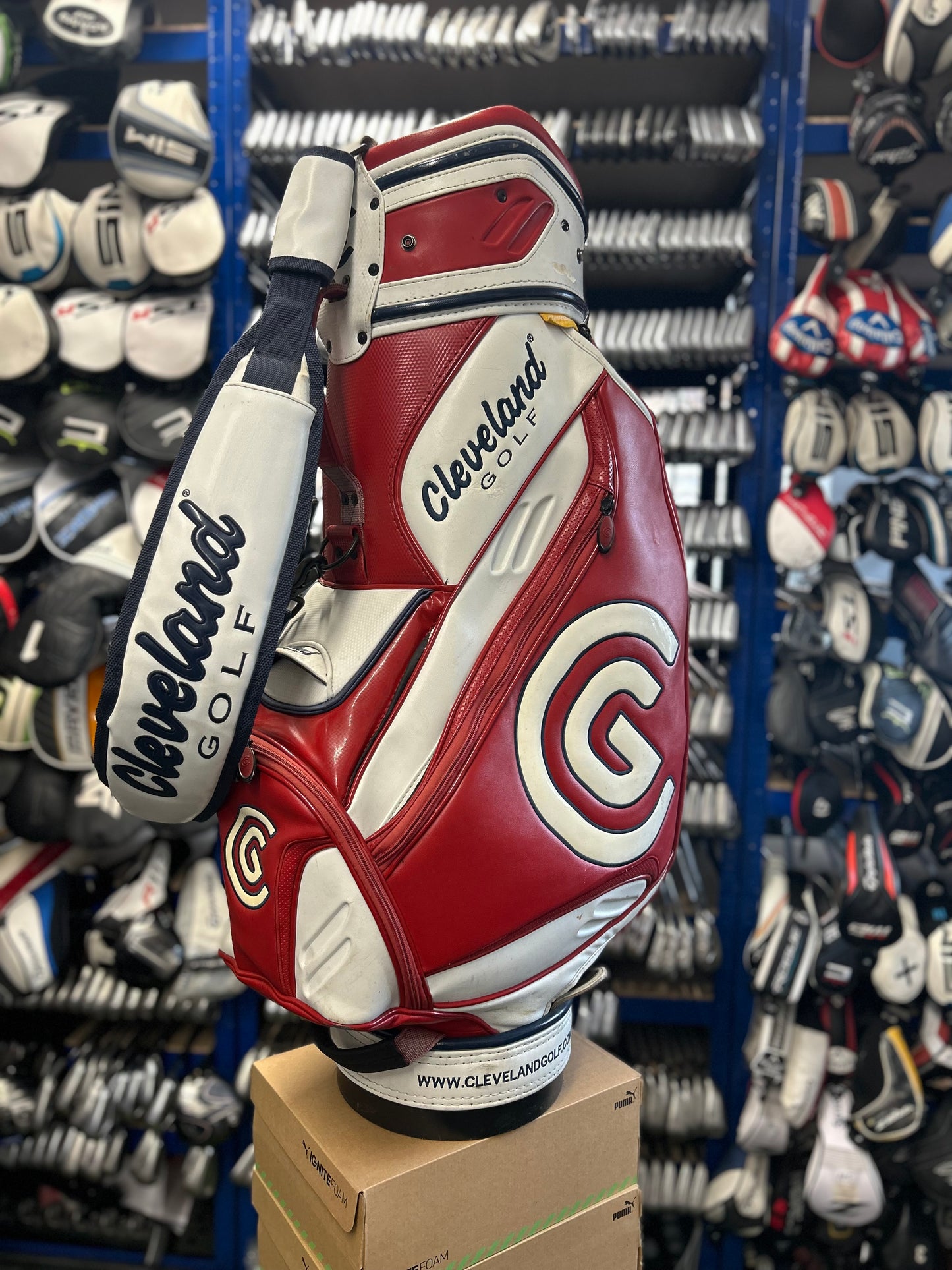 Cleveland Golf Tour Bag - Magnetic Pocket