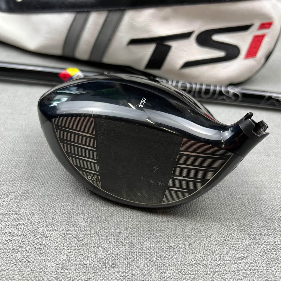 Titleist TSi4 Driver - Stiff Flex / 9 Degree / Low Spin