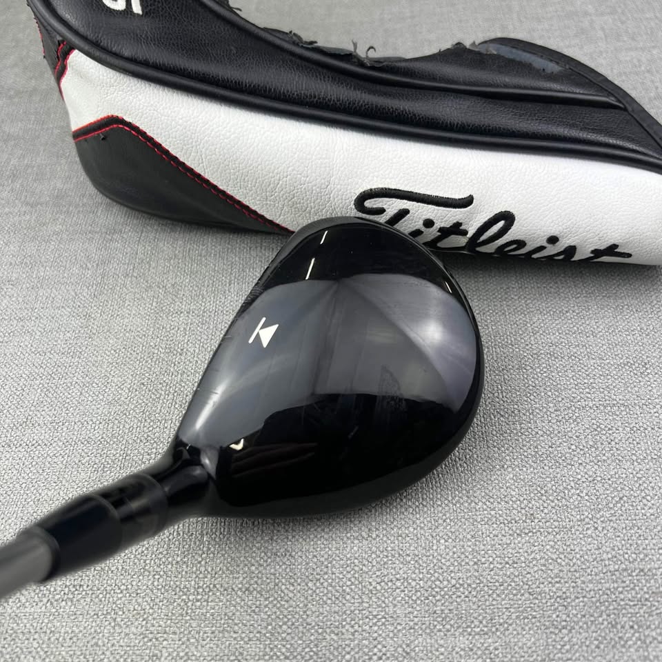 Titleist 910F Fairway 4 Wood - X Flex / 17 Degree
