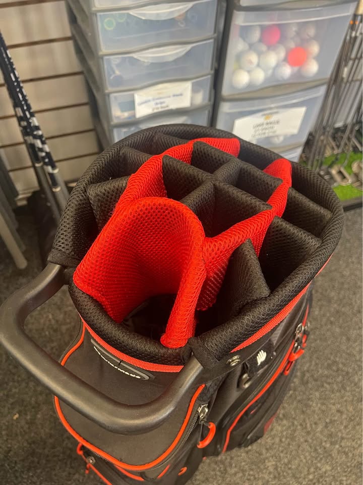 Taylormade Cart Bag - All Zips Working & Rainhood