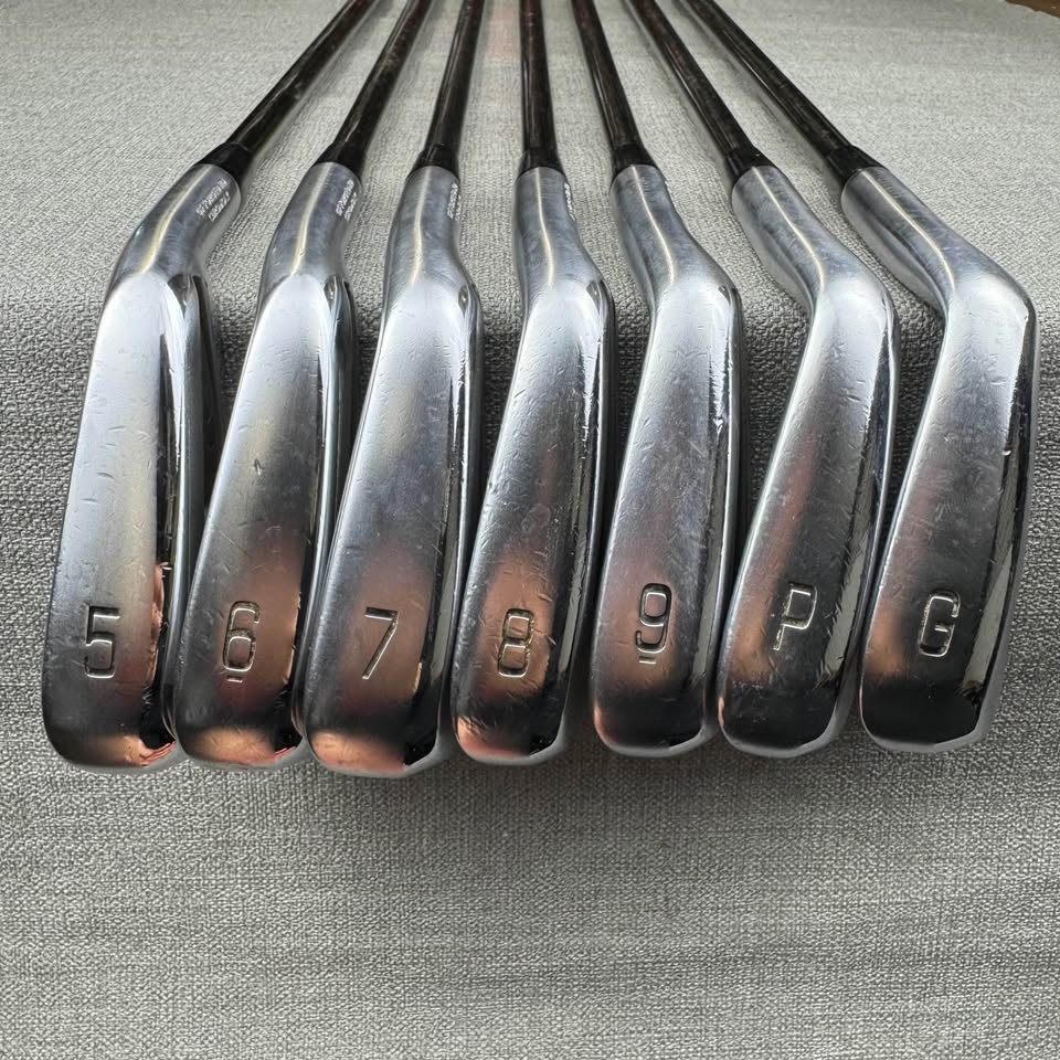 Mizuno JPX921 Forged Irons - Upgraded Graphite Soft Regular Flex / 5-GW