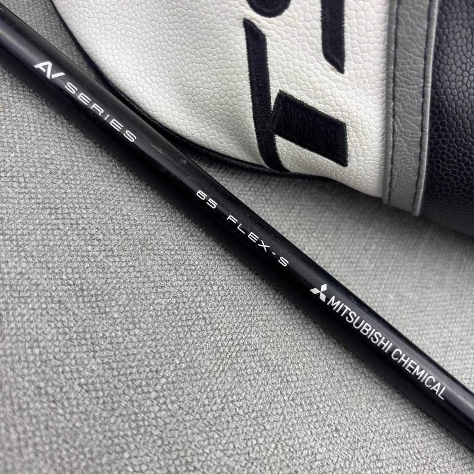 Titleist TSR2 Fairway 4 Wood - Stiff Flex / 16.5 Degree / LEFT HANDED