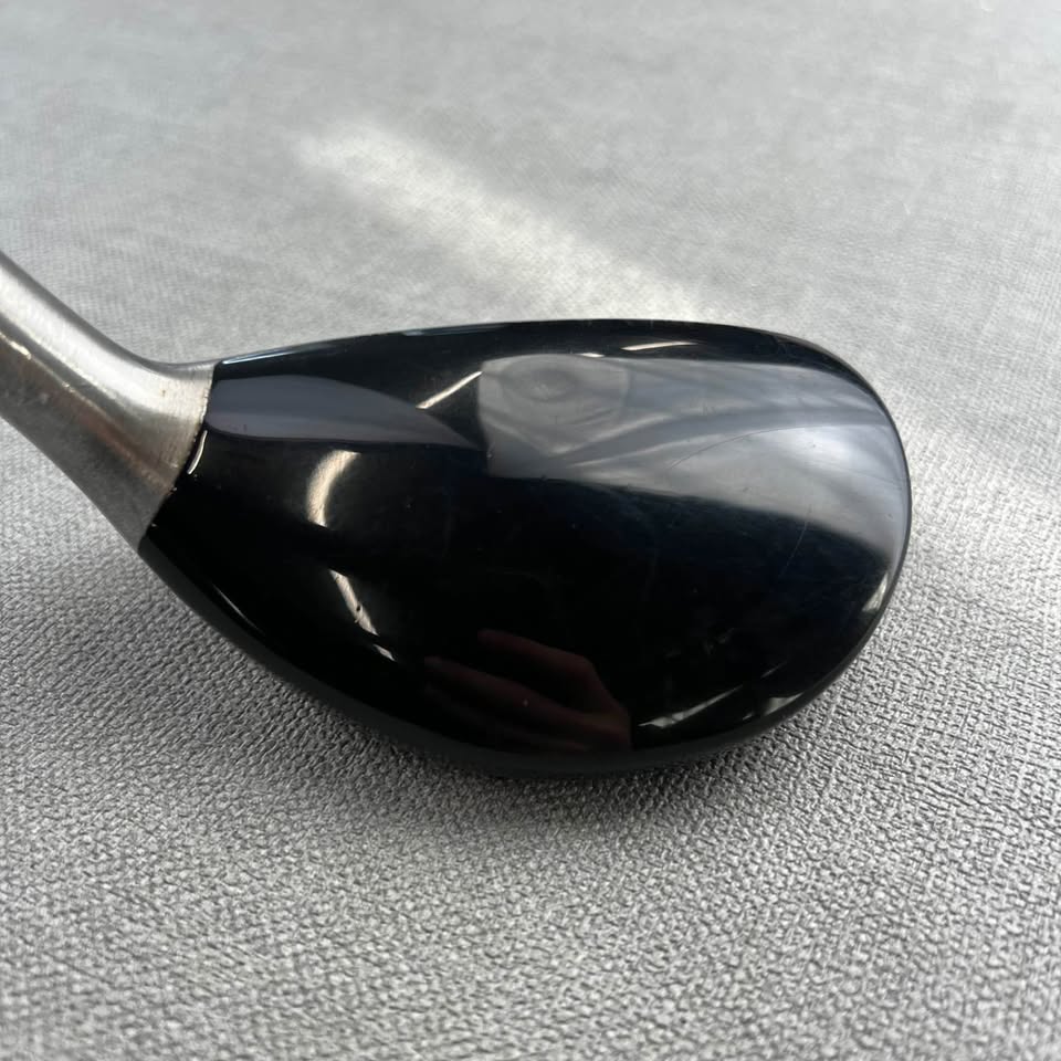 Titleist 585H 2 Hybrid - Hzrdus Stiff Flex / 17 Degree