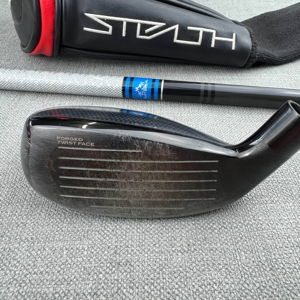 Taylormade Stealth Plus 4 Hybrid - Stiff Flex / 22 Degree