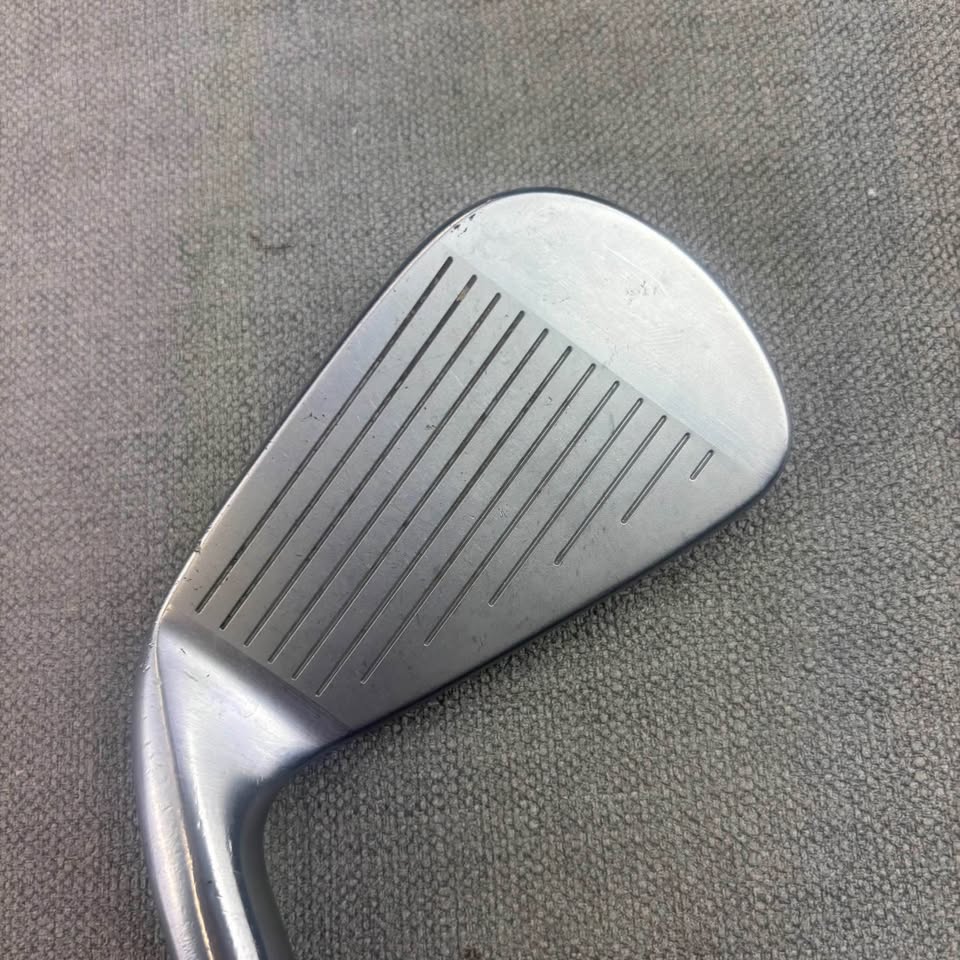 Titleist 712U Forged 2 Iron - Stiff Flex / 18 Degree