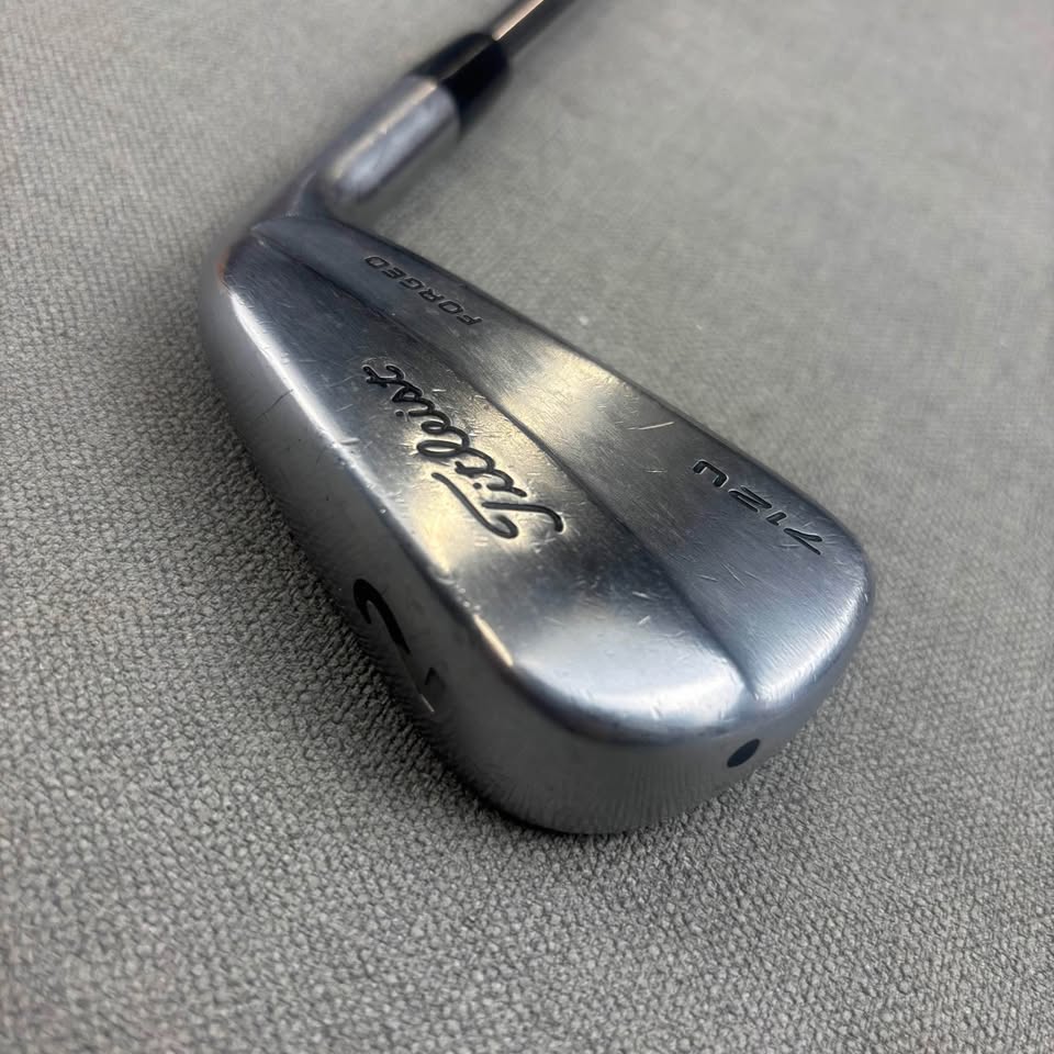 Titleist 712U Forged 2 Iron - Stiff Flex / 18 Degree