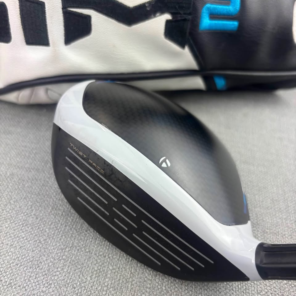 Taylormade SIM2 Max Fairway 3 Wood - Stiff Flex / 15 Degree