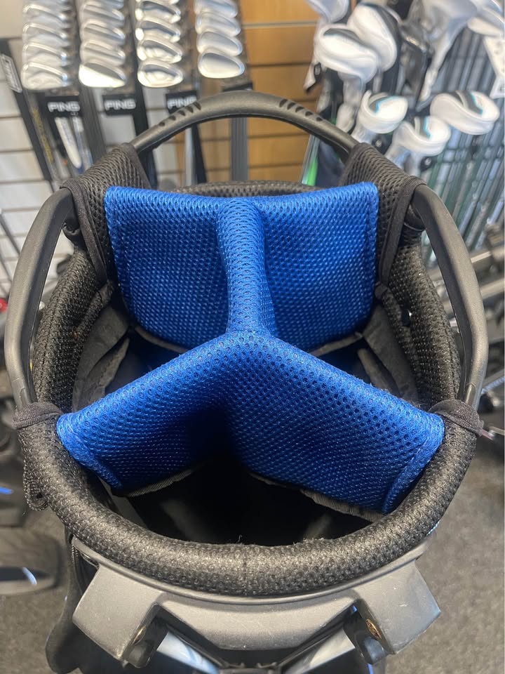 Taylormade Stand Bag - All Zips Working & Rainhood Included