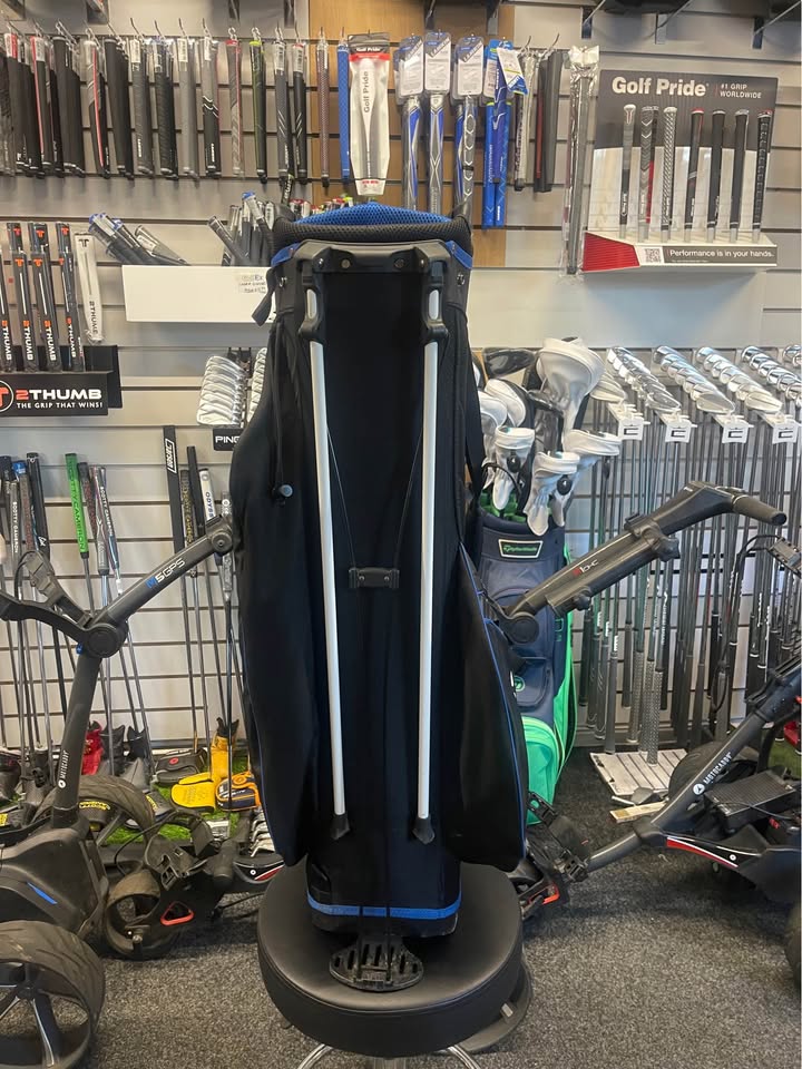 Taylormade Stand Bag - All Zips Working & Rainhood Included