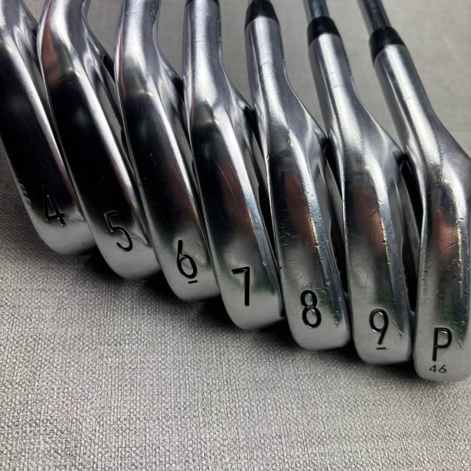 Titleist T100 Forged Irons - Tour Issue Dynamic Gold S400 / 4-PW