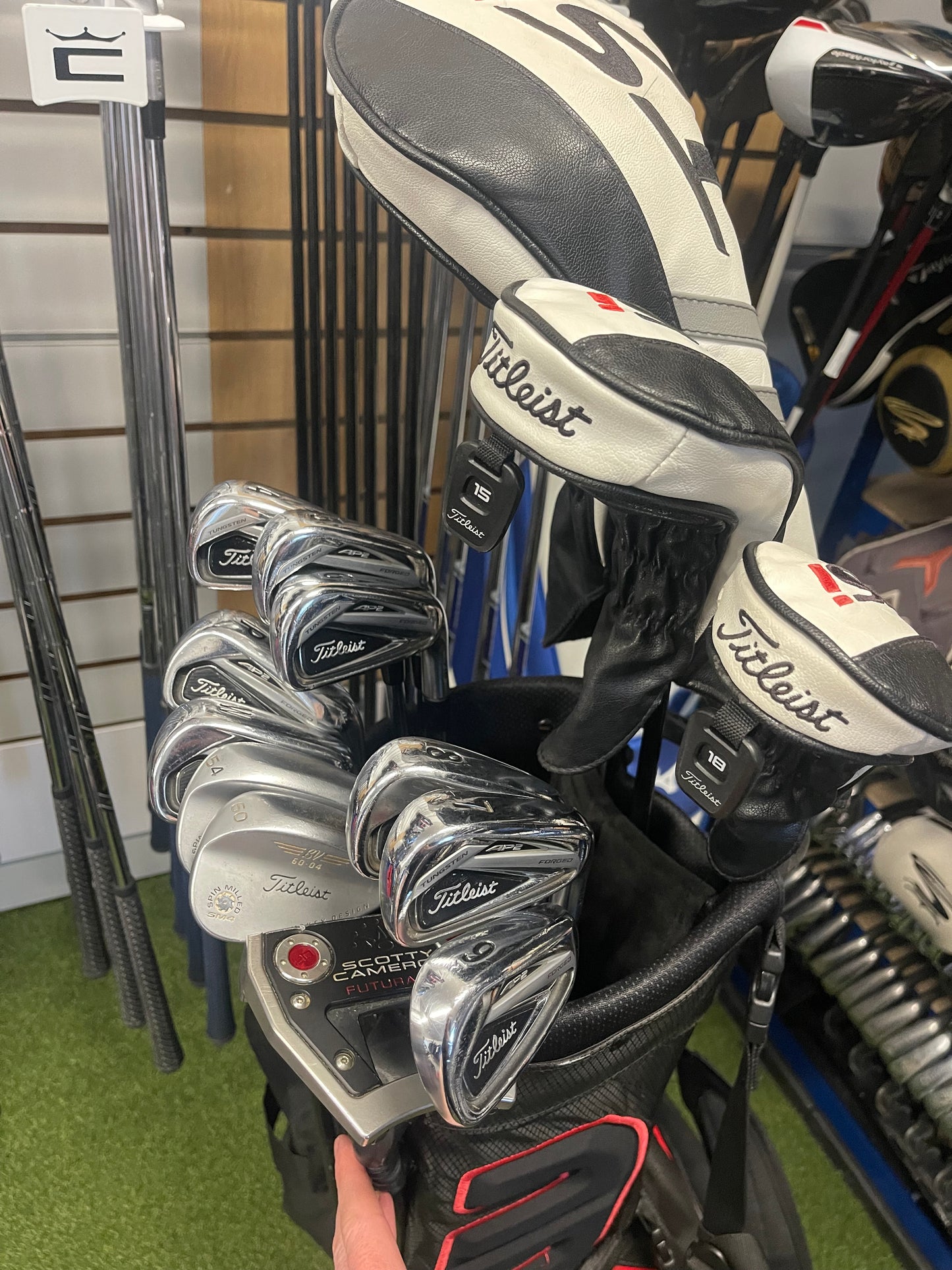 Titleist Complete Set - Driver Fairway Hybrid Irons Wedges Putter & Bag