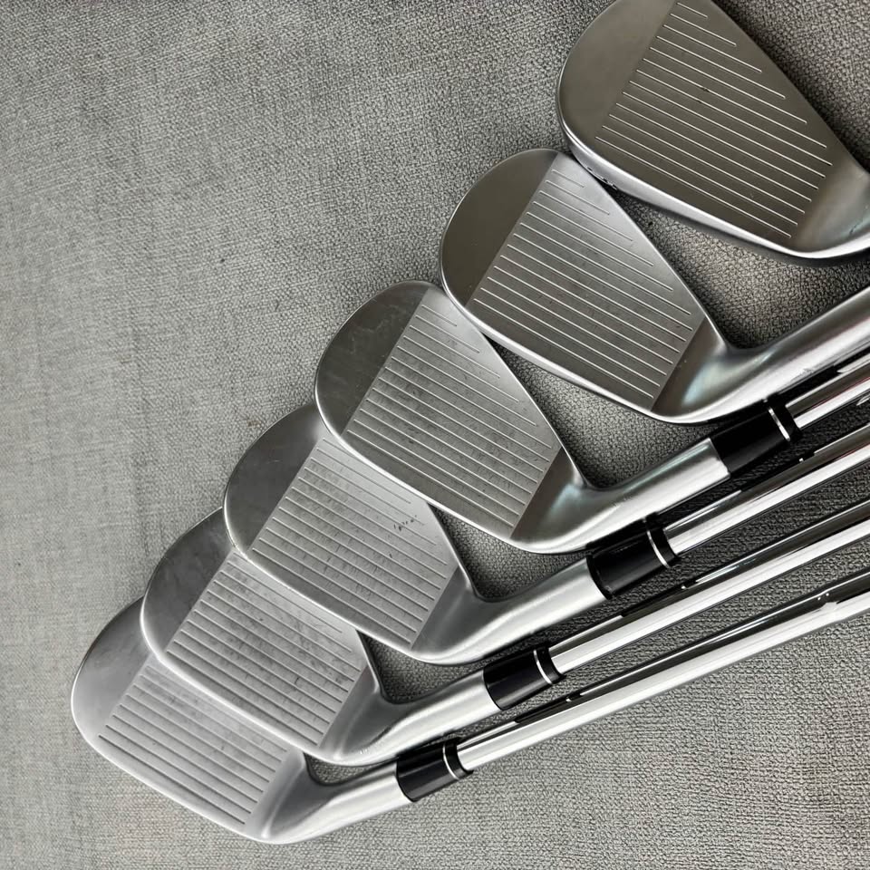 Callaway Ai300 Apex Forged Irons - Regular Flex / 5-PW Golf Pride