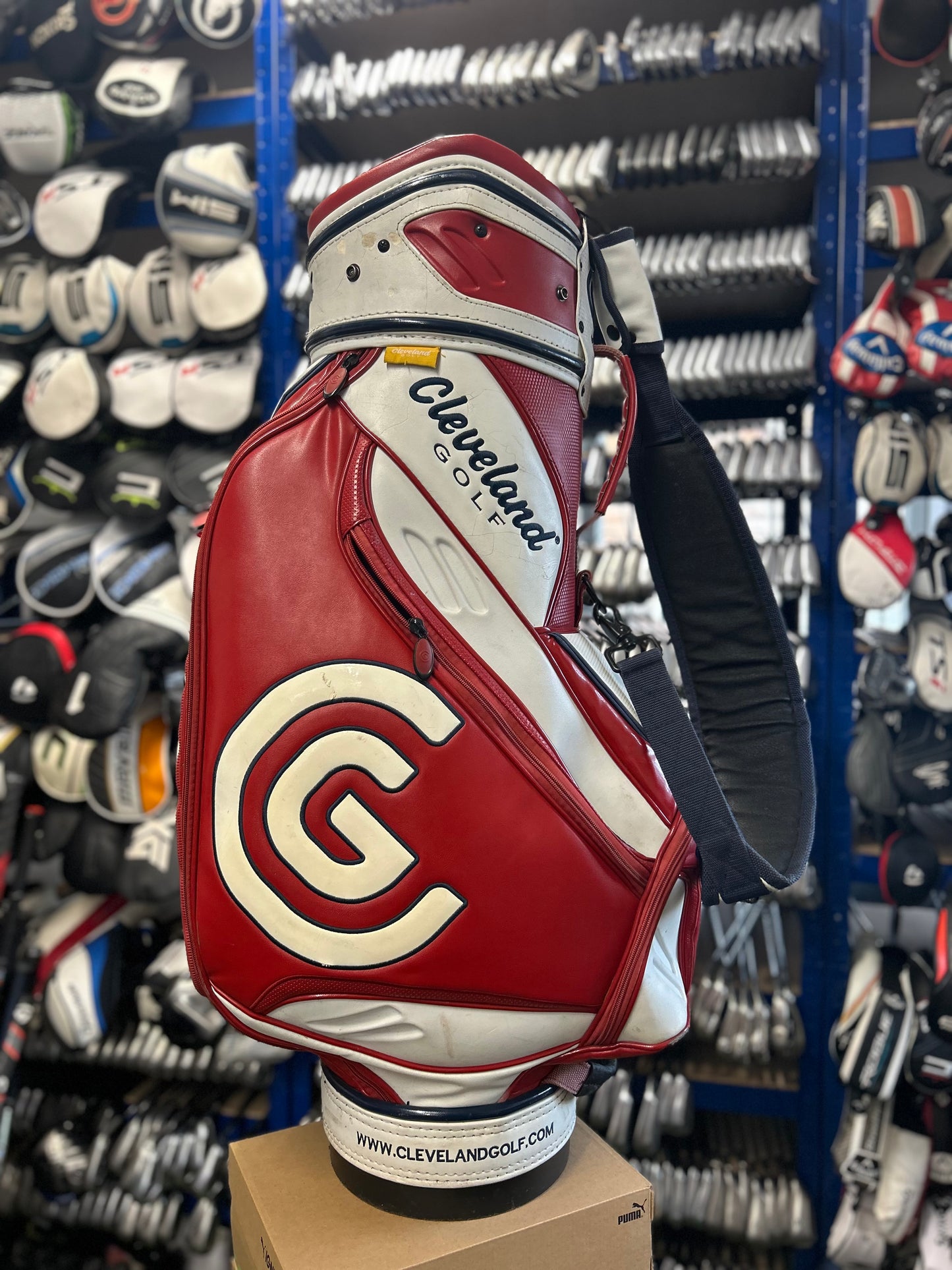 Cleveland Golf Tour Bag - Magnetic Pocket