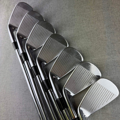 Titliest  AP2 Irons - Regular  Flex / 4-PW