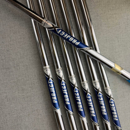 Titliest  AP2 Irons - Regular  Flex / 4-PW
