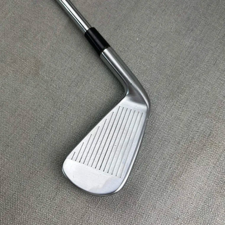 Taylormade P790 2 Iron - X Flex Nippon / 20 Degree