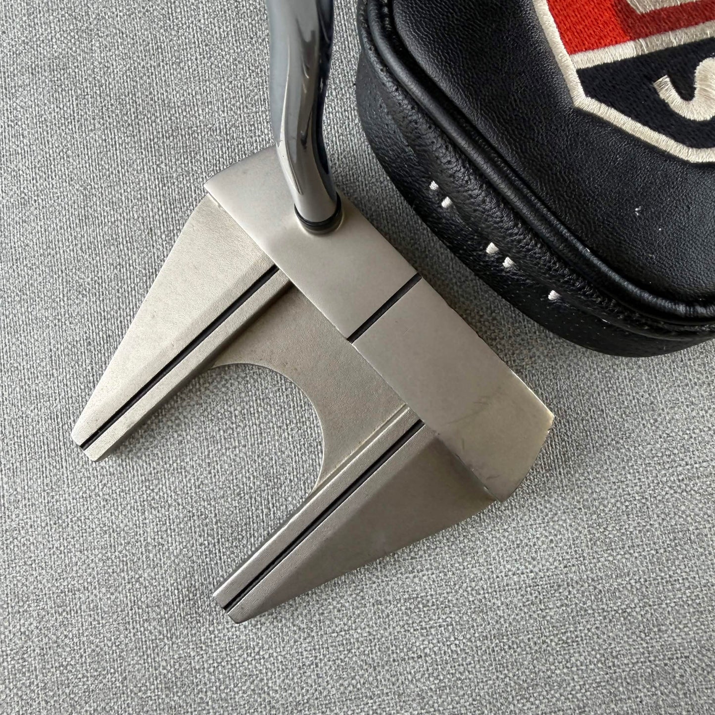 Odyssey White Hot Pro Putter - 33 Inches / Pistol 1.0 Grip