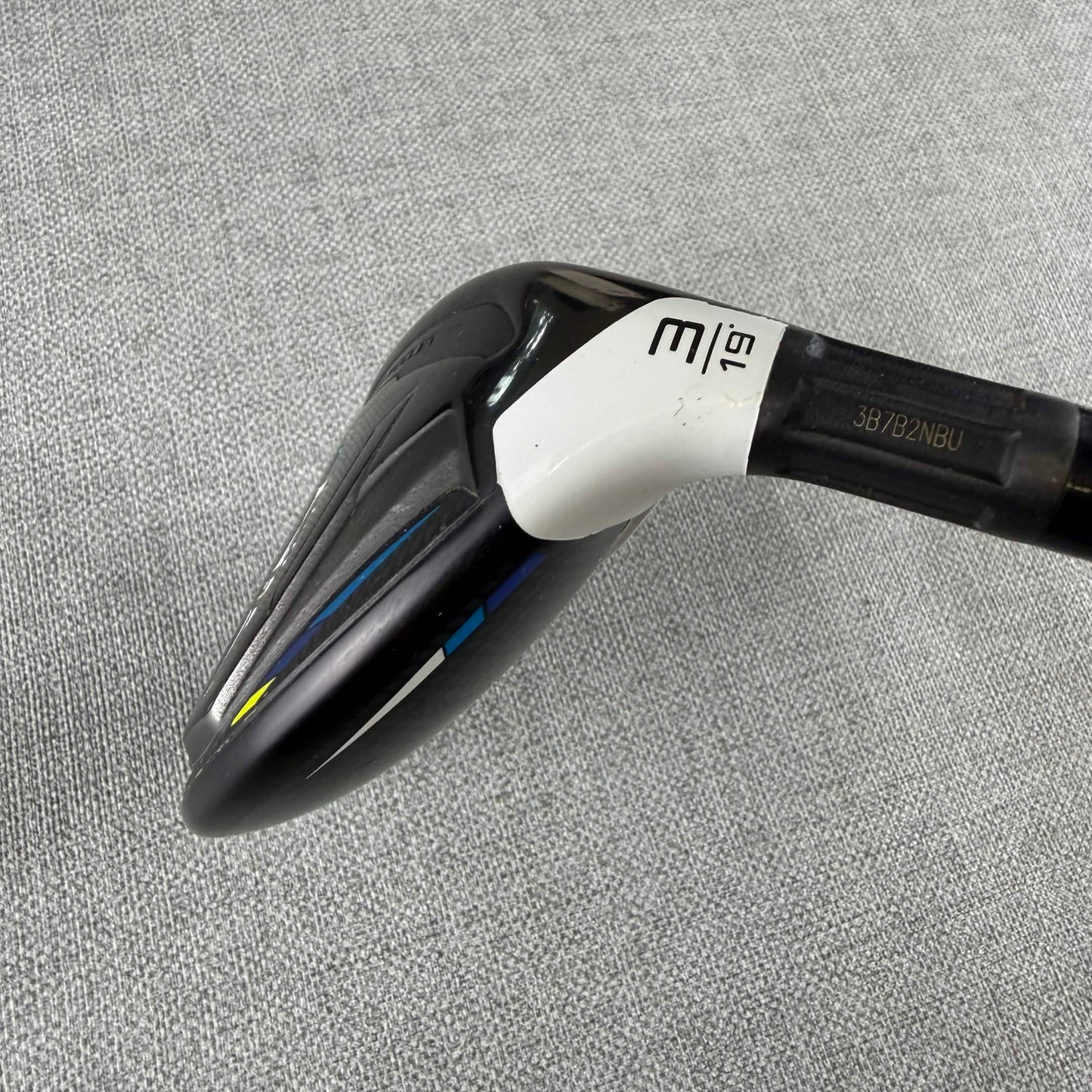 Taylormade SIM2 MAX Hybrid - Stiff Flex / 19 Degree