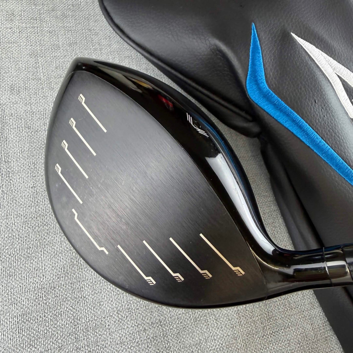 Wilson D7 XS Driver - Regular  Flex 60g / 10.5 Degree