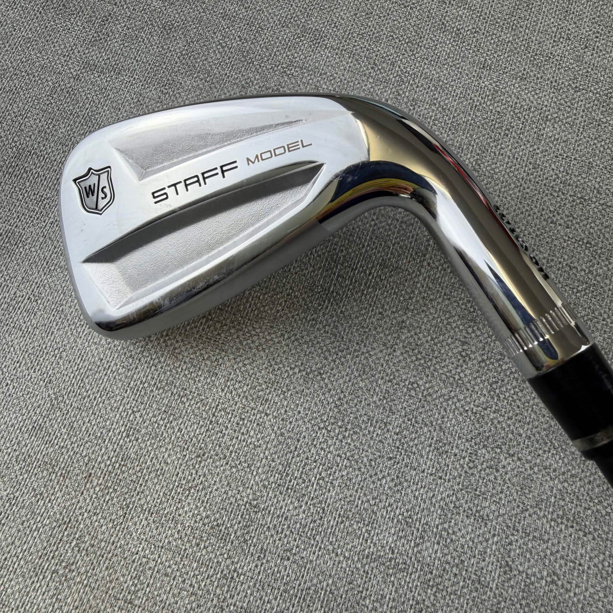 Wilson Staff Model Hybrid - Extra Stiff  Flex / 18 Degree