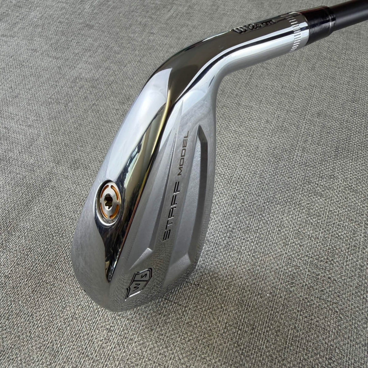 Wilson Staff Model Hybrid - Extra Stiff  Flex / 18 Degree