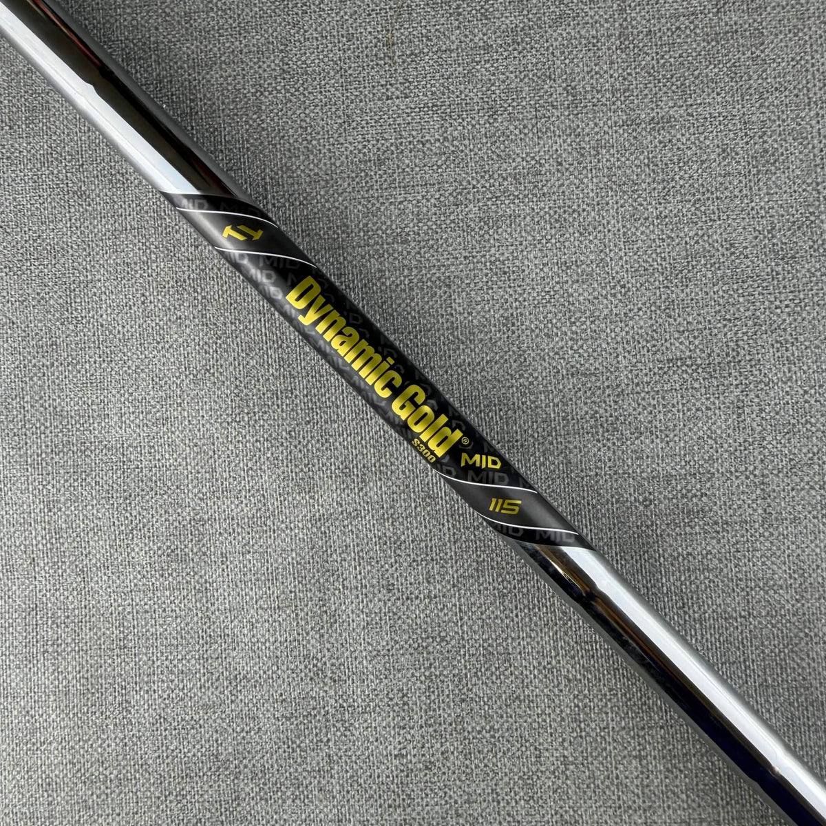 Dynamic Gold S300 Mid - 115g Stiff / Iron Shaft /
