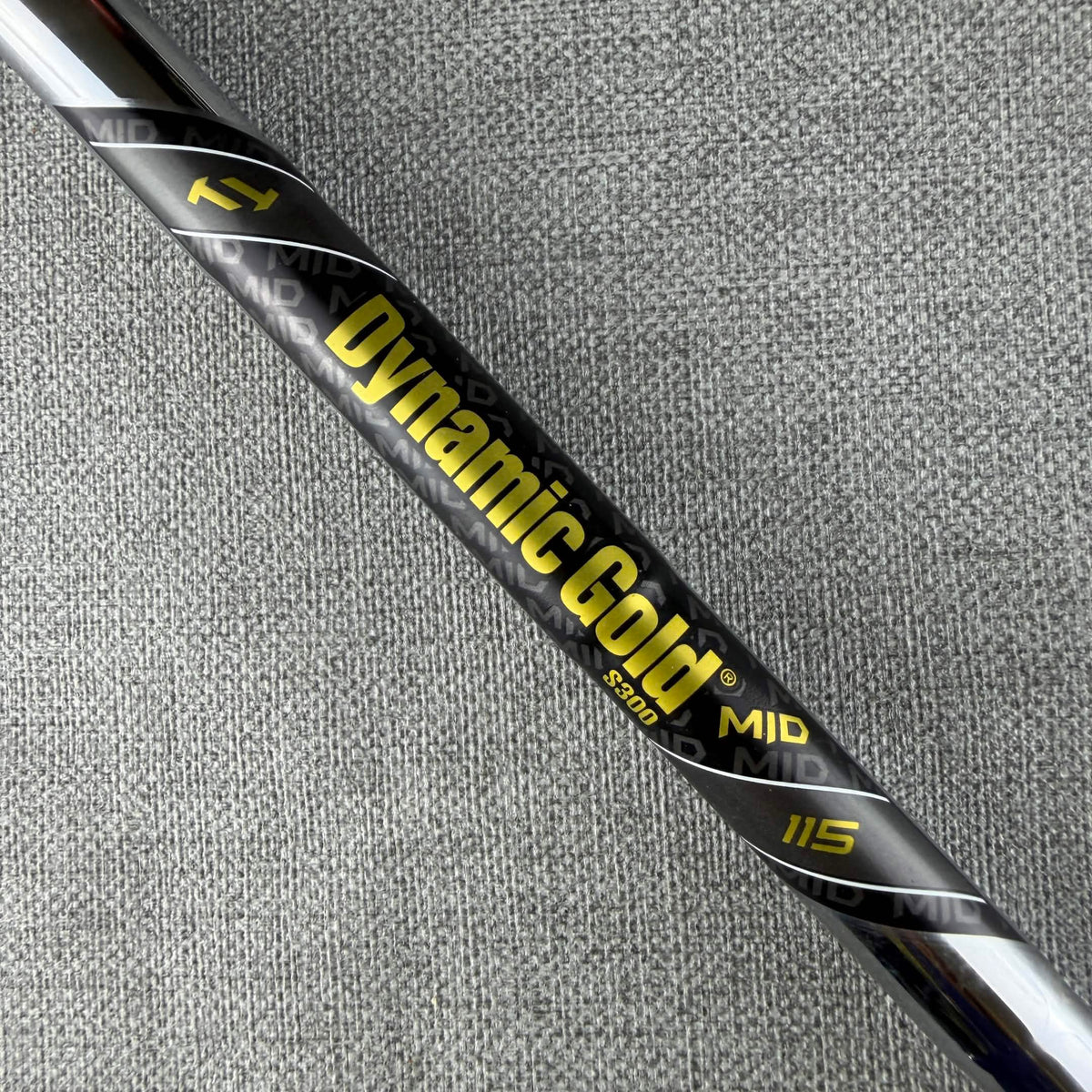 Dynamic Gold S300 Mid - 115g Stiff / Iron Shaft /
