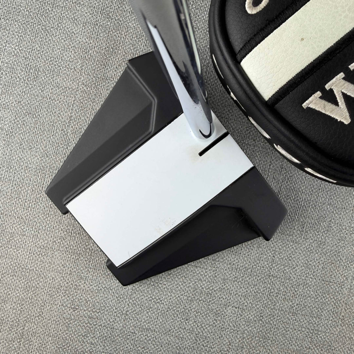 Odyssey White Hot Versa Twelve Putter - 33 Inches / Odyssey Grip