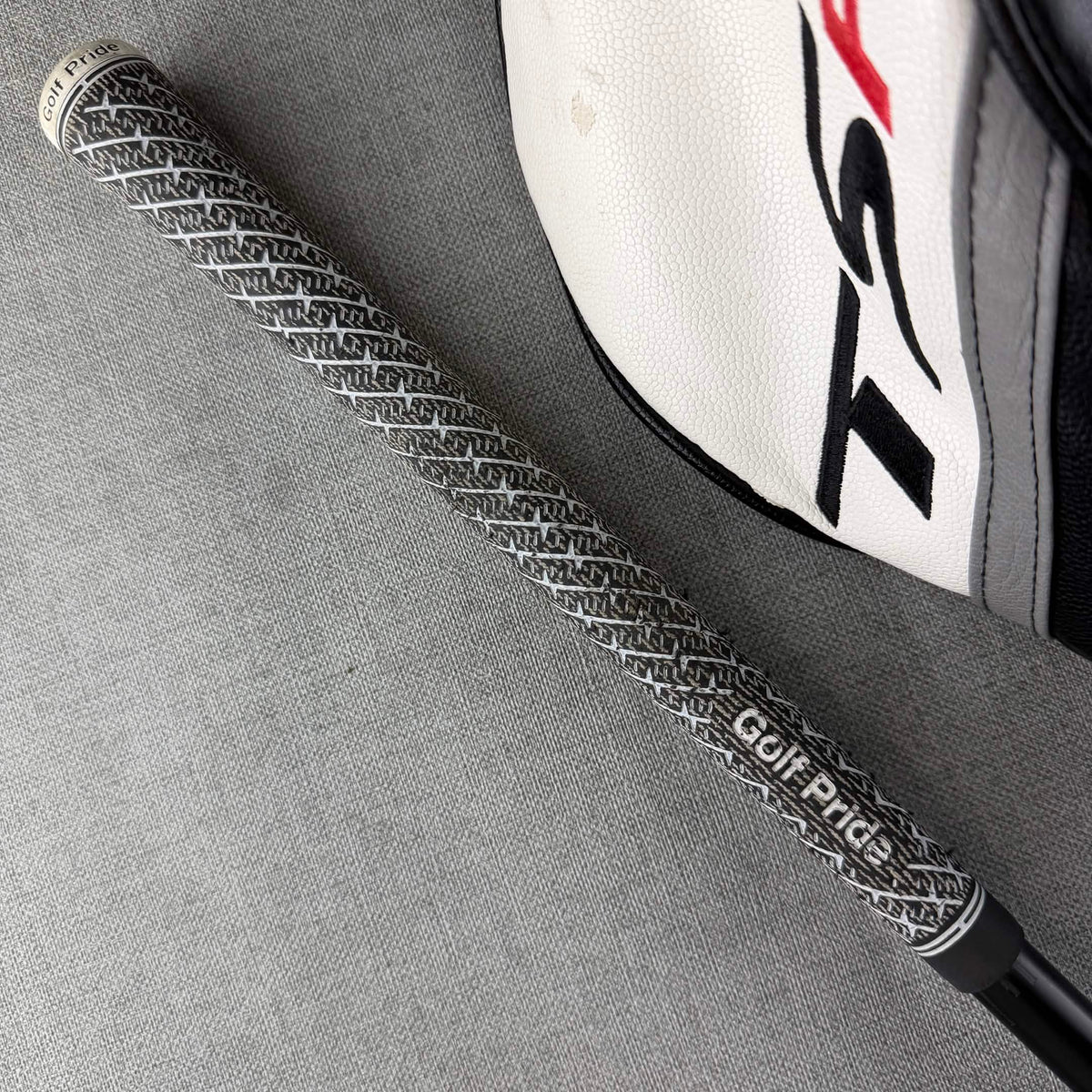 Titleist TSR2 Driver - Regular Flex 50g / 10 Degree