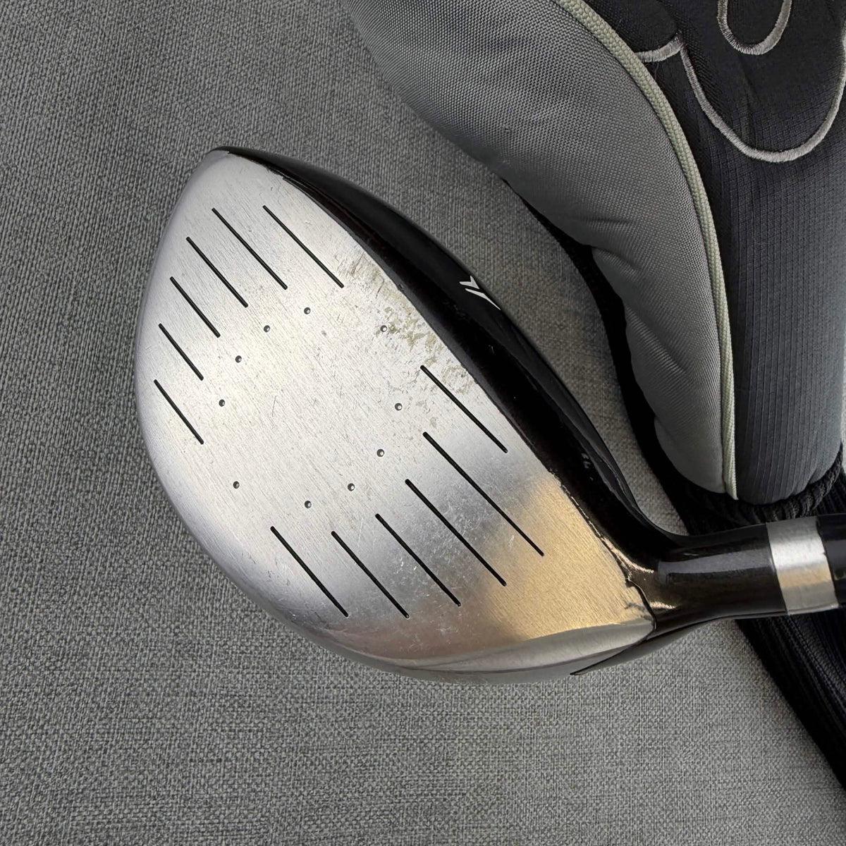 Wilson Tour Velocity Driver - Regular Flex 75g / 10.5 Degree