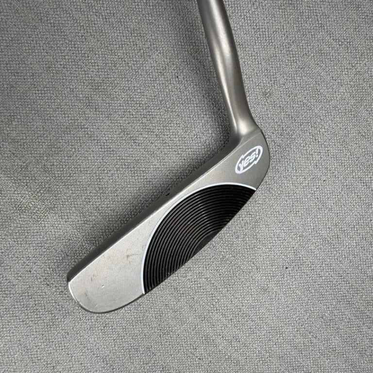 Yes C-Groove Sophia Putter - 34 Inches / Grip Master