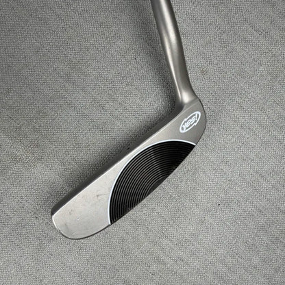 Yes C-Groove Sophia Putter - 34 Inches / Grip Master