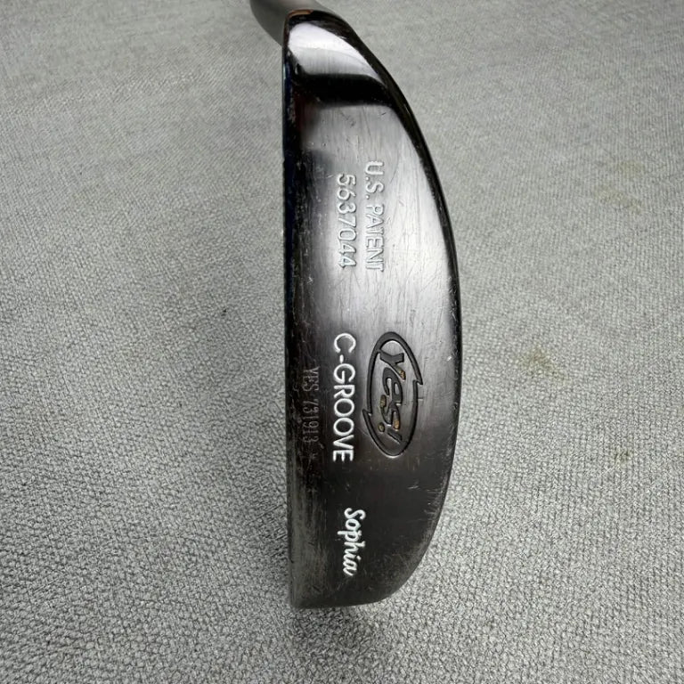 Yes C-Groove Sophia Putter - 34 Inches / Grip Master