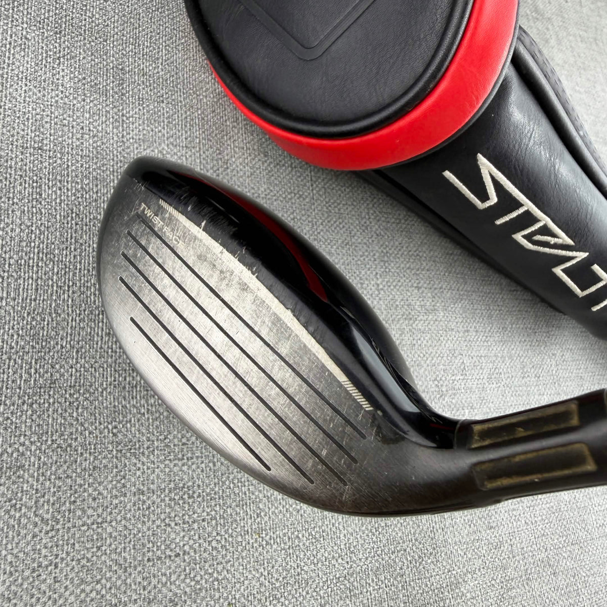 Taylormade  Stealth Hybrid - Stiff Flex / 19 Degree