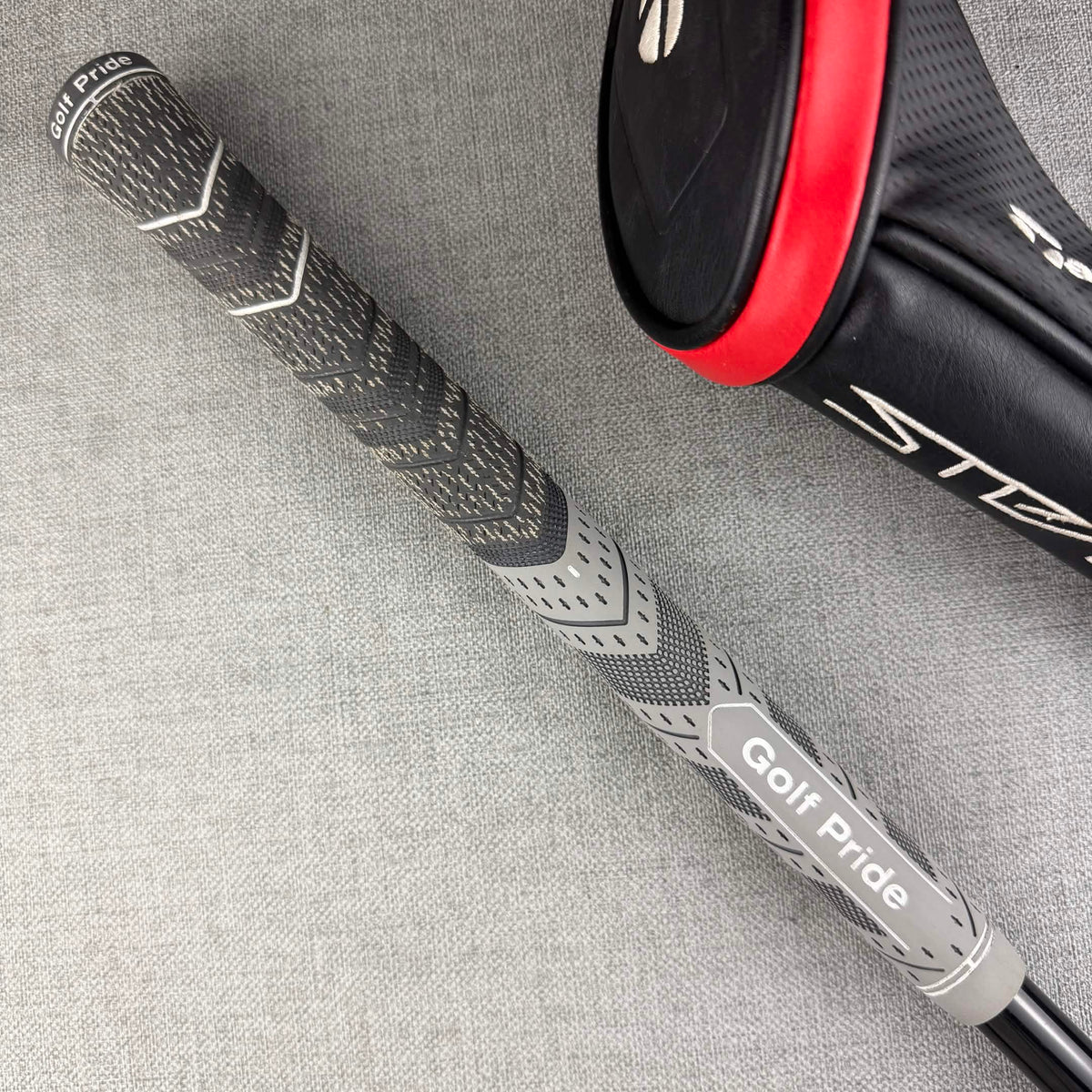 Taylormade  Stealth Hybrid - Stiff Flex / 19 Degree