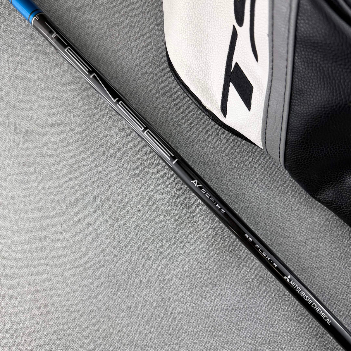 Titleist TSR2 Driver - Regular Flex 55g / 10 Degree