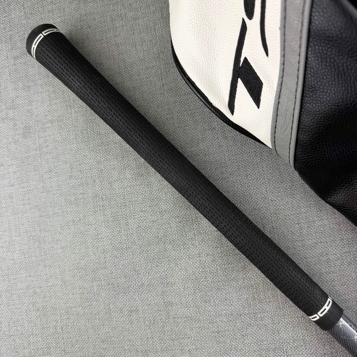 Titleist TSR2 Driver - Regular Flex 55g / 10 Degree