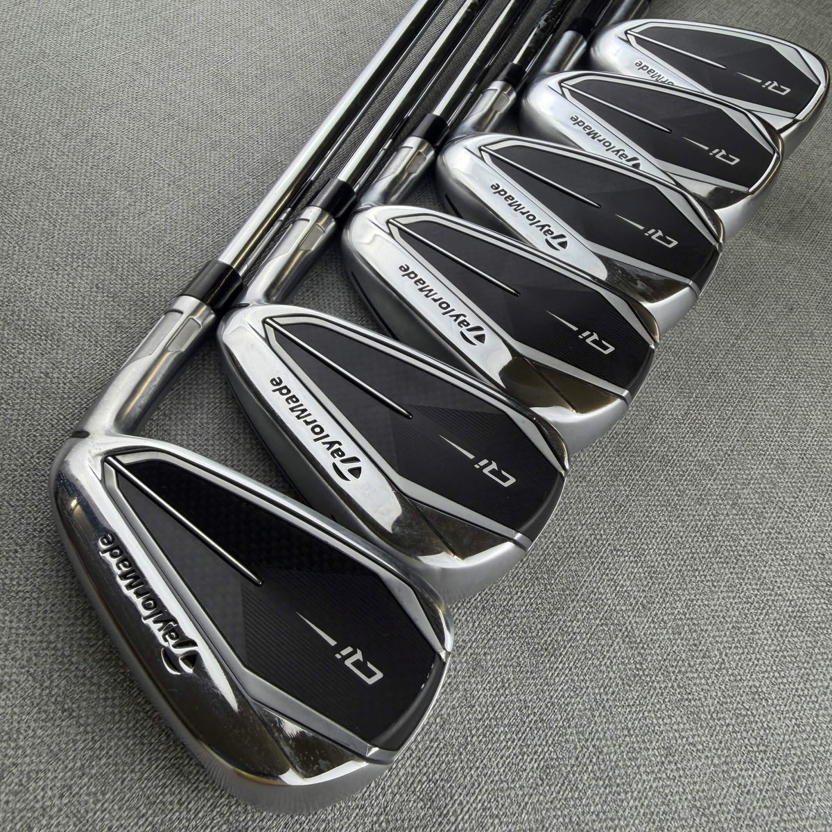 Taylormade  Qi Irons - Regular  Flex / 5-PW