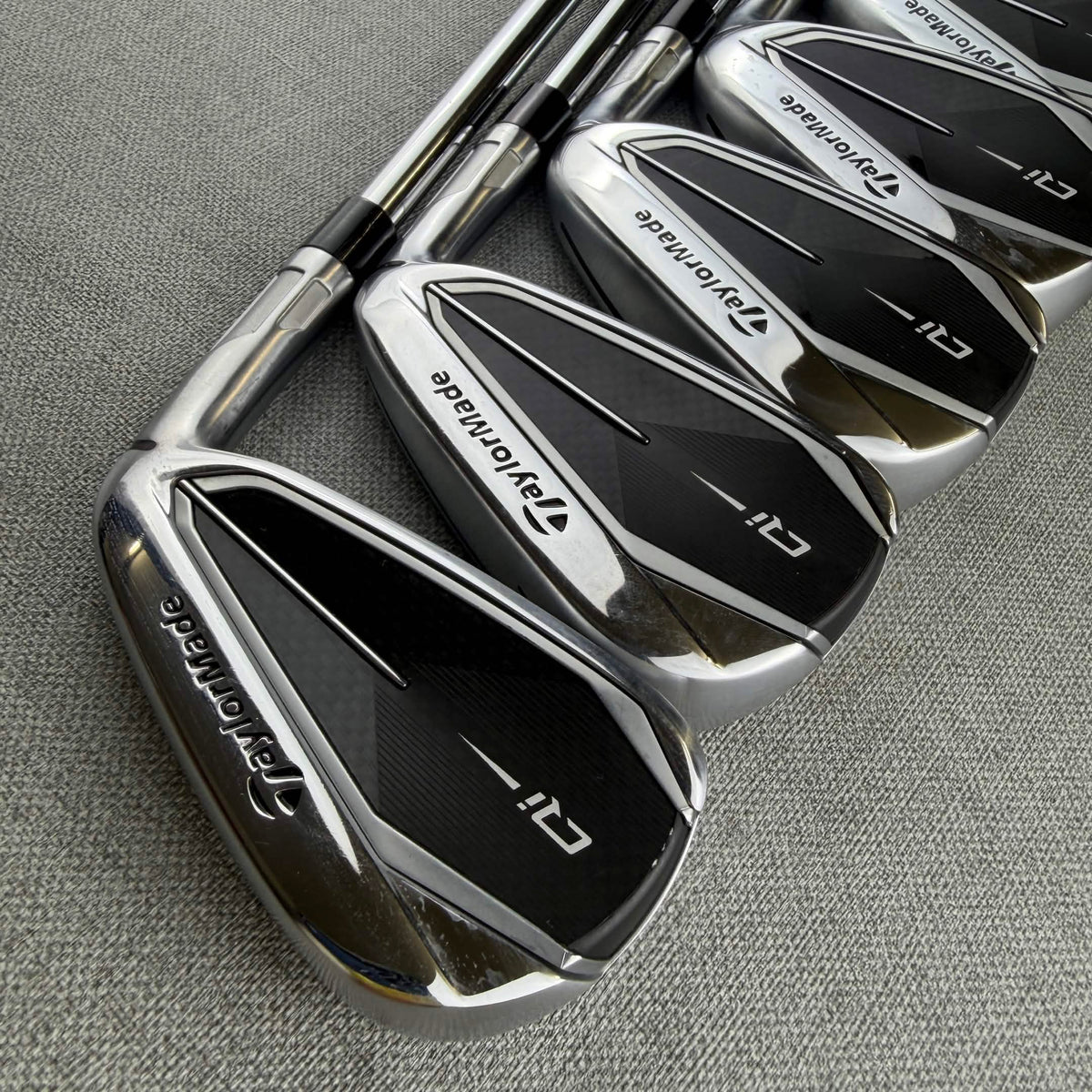 Taylormade  Qi Irons - Regular  Flex / 5-PW