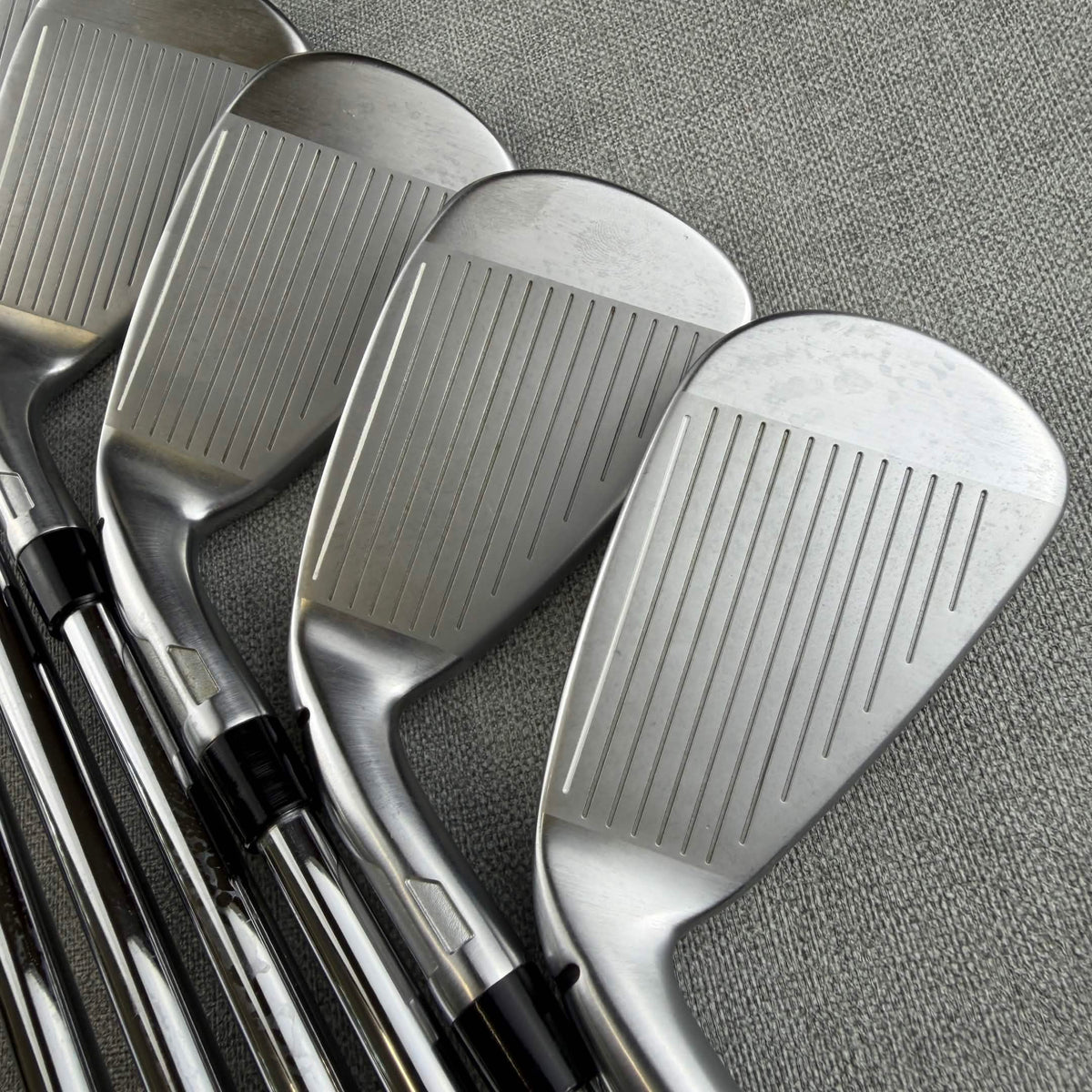 Taylormade  Qi Irons - Regular  Flex / 5-PW
