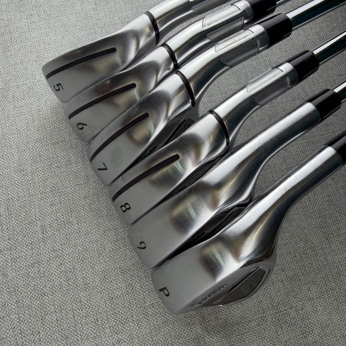 Taylormade  Qi Irons - Regular  Flex / 5-PW