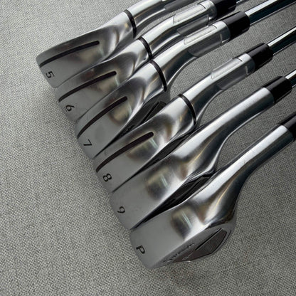 Taylormade  Qi Irons - Regular  Flex / 5-PW