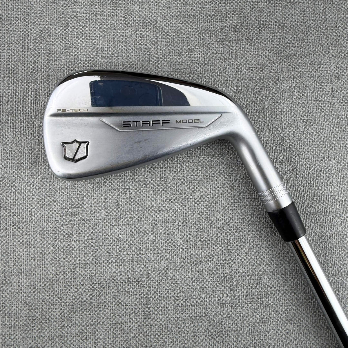 Wilson Staff Model Hybrid - Extra Stiff  Flex / 18 Degree