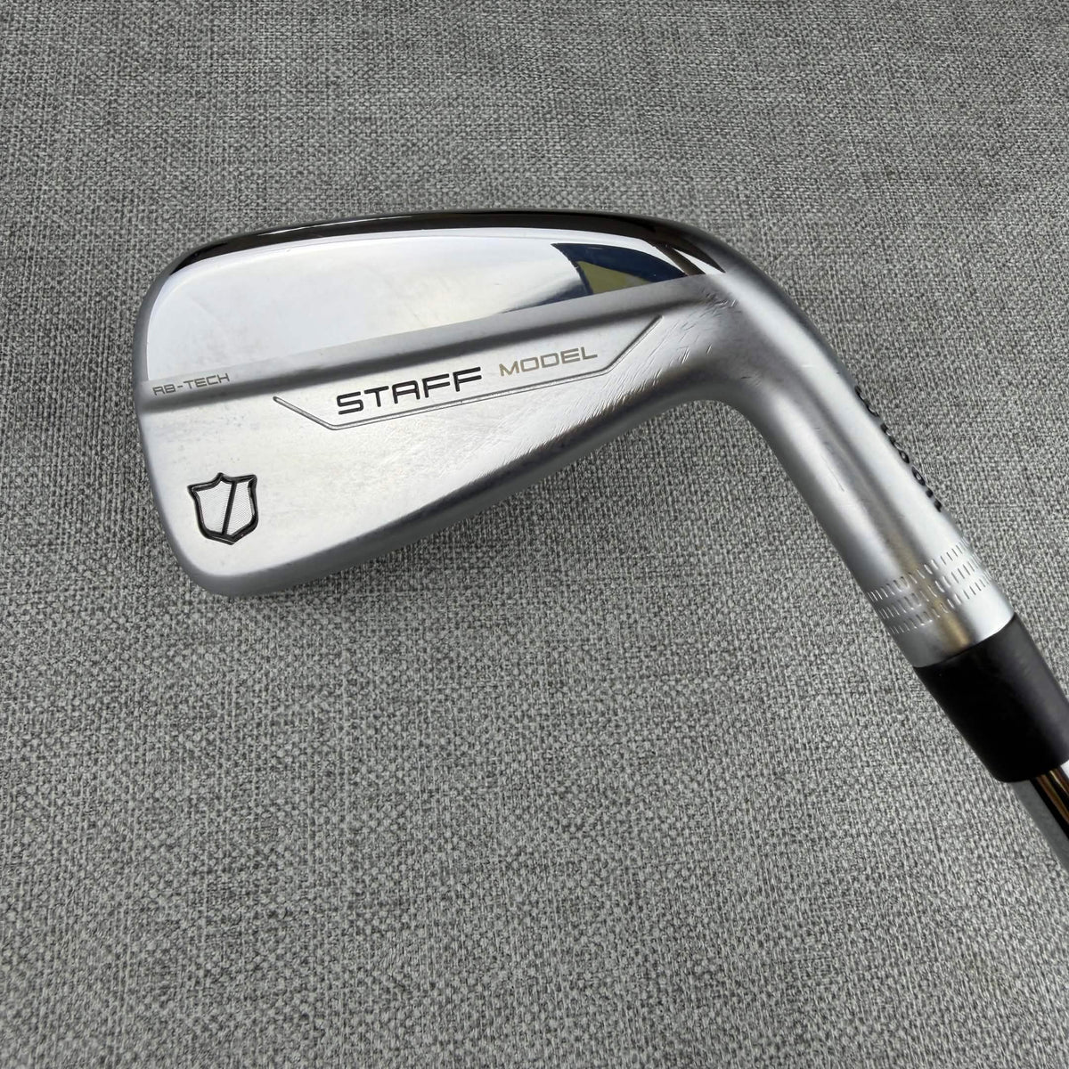 Wilson Staff Model Hybrid - Extra Stiff  Flex / 18 Degree