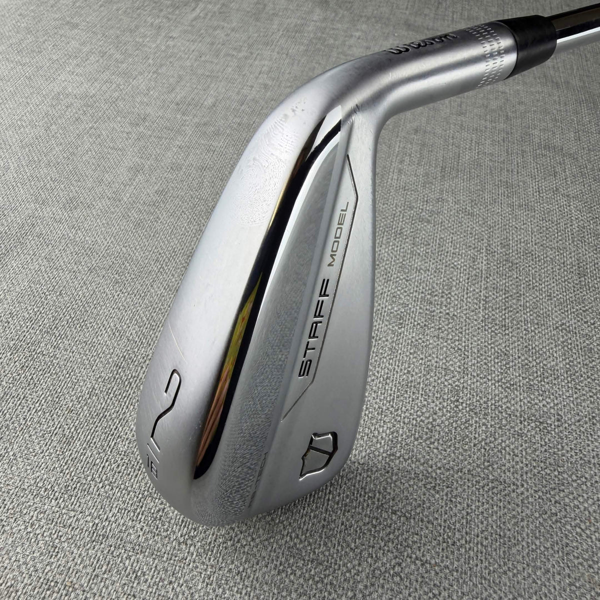 Wilson Staff Model Hybrid - Extra Stiff  Flex / 18 Degree