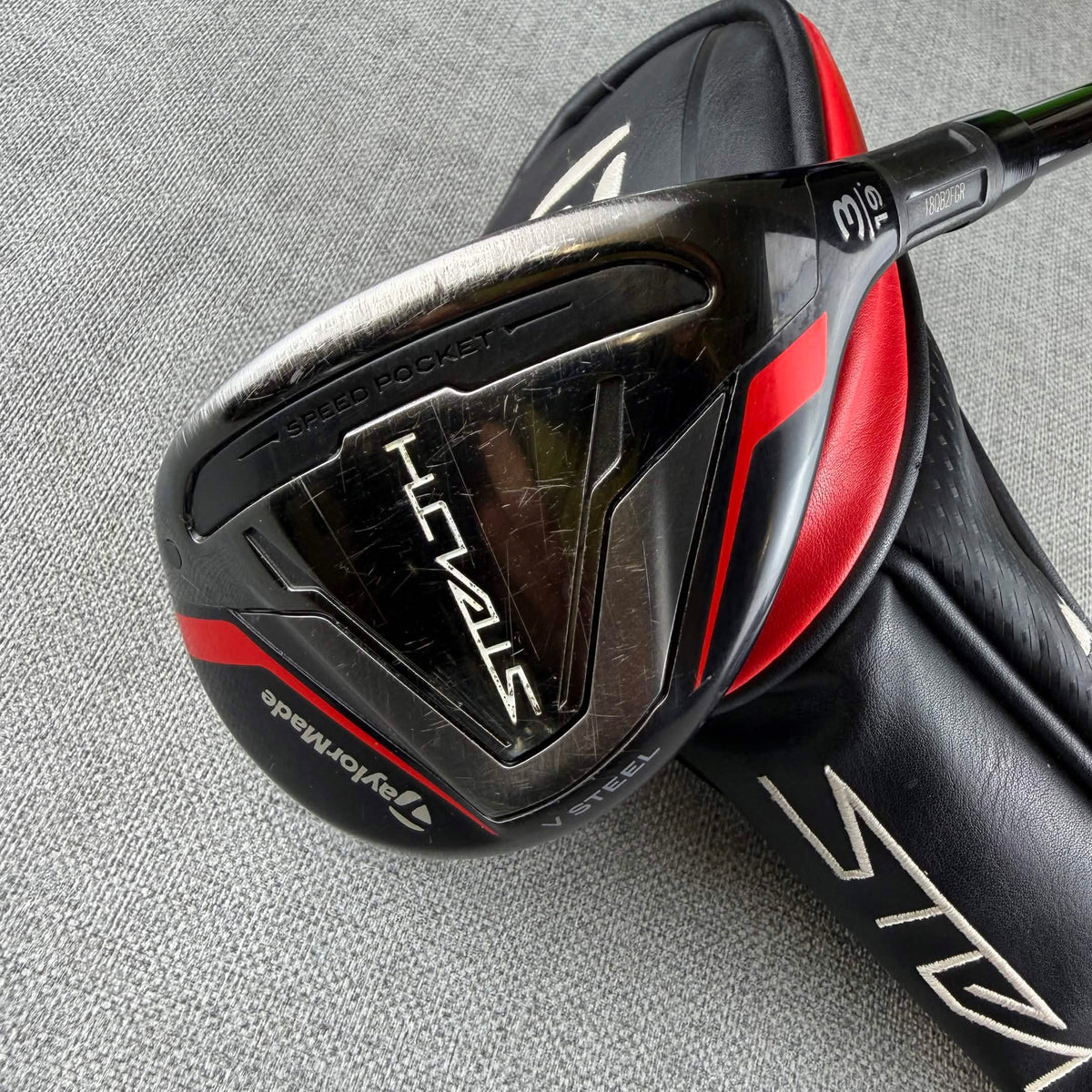Taylormade Stealth Hybrid - Stiff Flex / 19 Degree