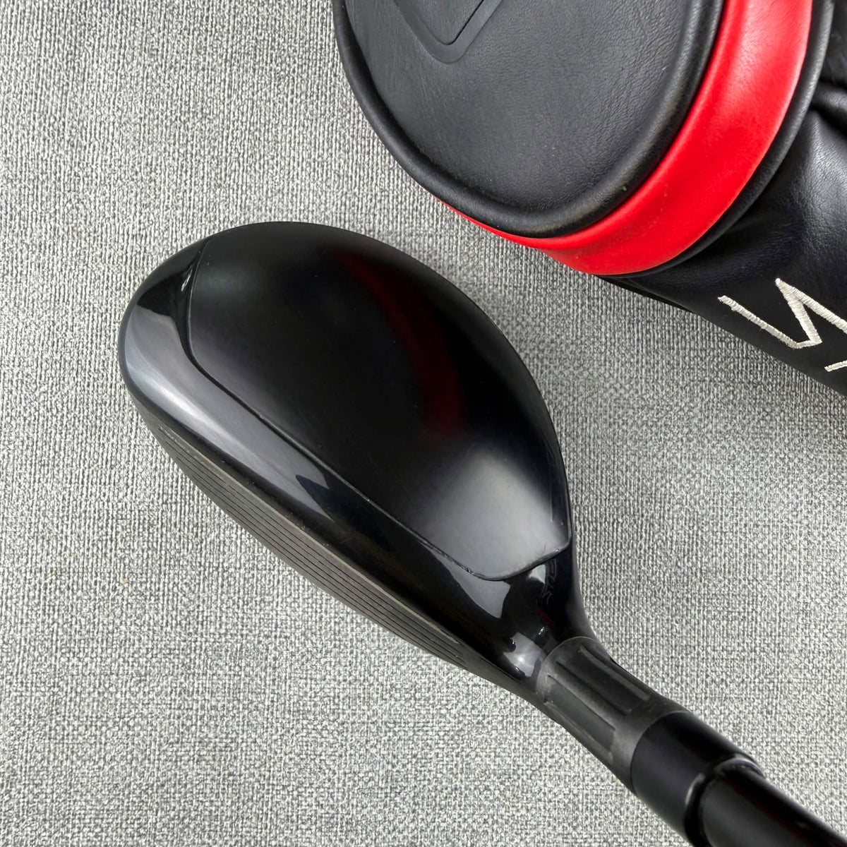 Taylormade Stealth Hybrid - Stiff Flex / 19 Degree